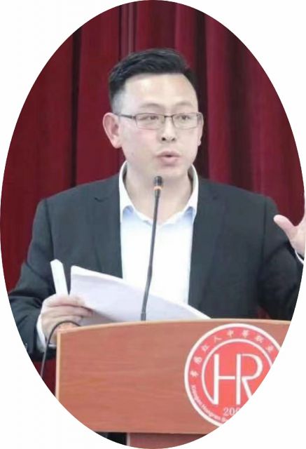 石胜吉，毕业于湖北工业大学机械设计专业，持有汽车维修技术高级证，模具钳工高级证，是孝感市出色的“双师型”人才。